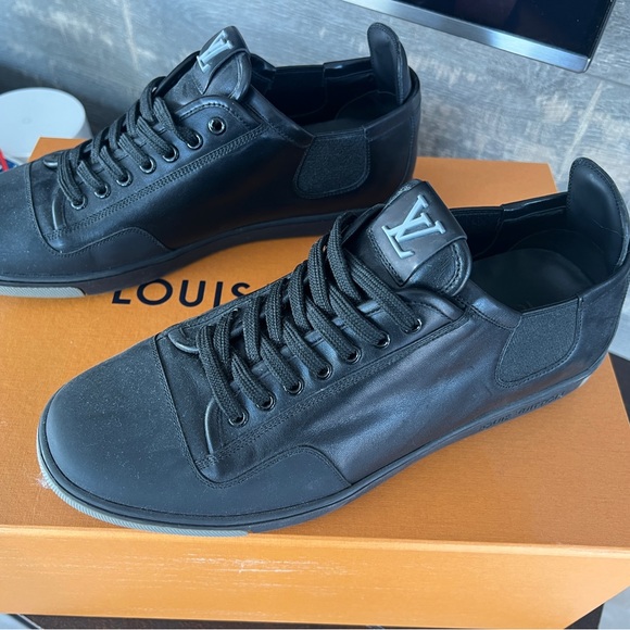 Louis Vuitton sneakers size 42  us would be 8 - Picture 3 of 4